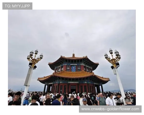 青岛栈桥冬季公开水域游泳邀请赛开幕,近150名爱好者寒潮中挑战极限。 青岛栈桥冬季公开水域游泳邀请赛开幕,近150名爱好者寒潮中挑战极限。